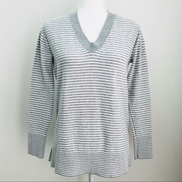 ⭐️Tommy Hilfiger⭐️V-neck Cotton White Grey Stripes Sweater Top Size Small Petite - Picture 8 of 8